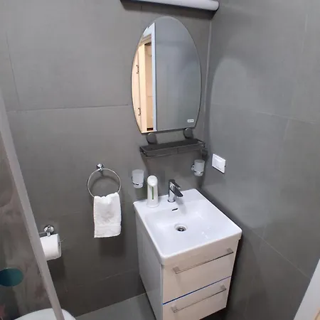 Garsoniera Langa Mare Appartement